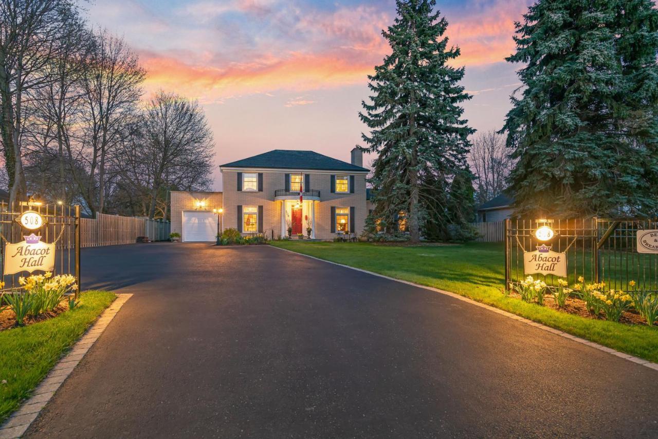 Abacot Hall Bed & Breakfast Niagara-on-the-Lake Екстериор снимка