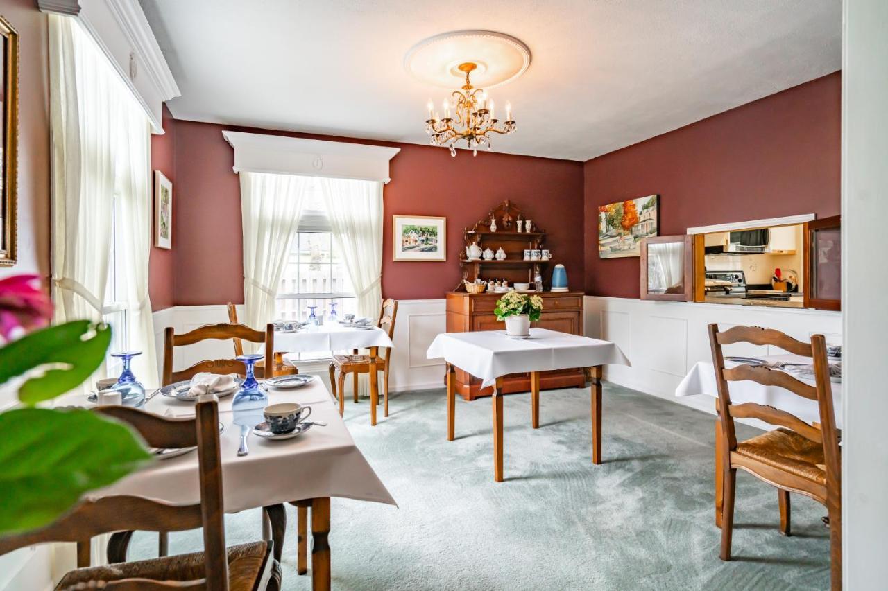 Abacot Hall Bed & Breakfast Niagara-on-the-Lake Екстериор снимка