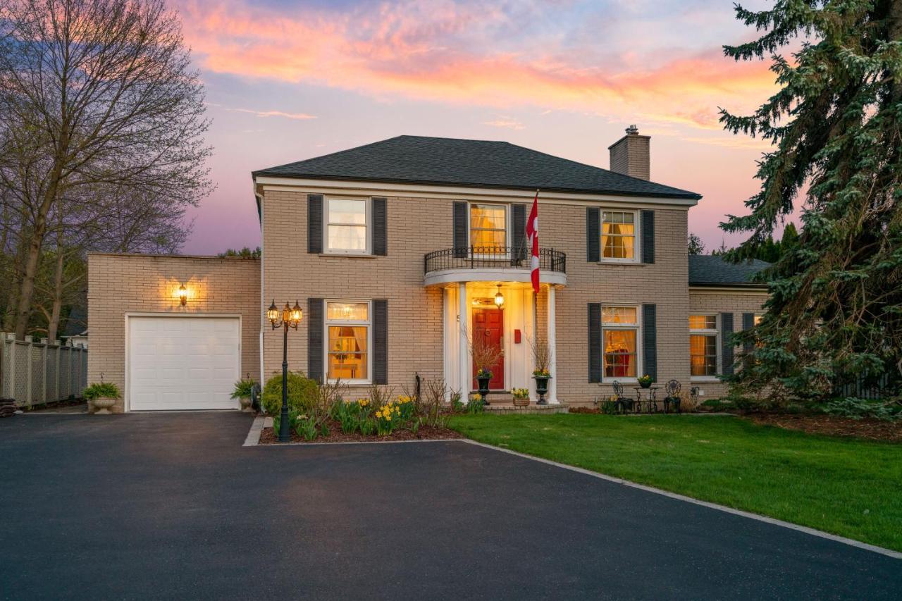 Abacot Hall Bed & Breakfast Niagara-on-the-Lake Екстериор снимка