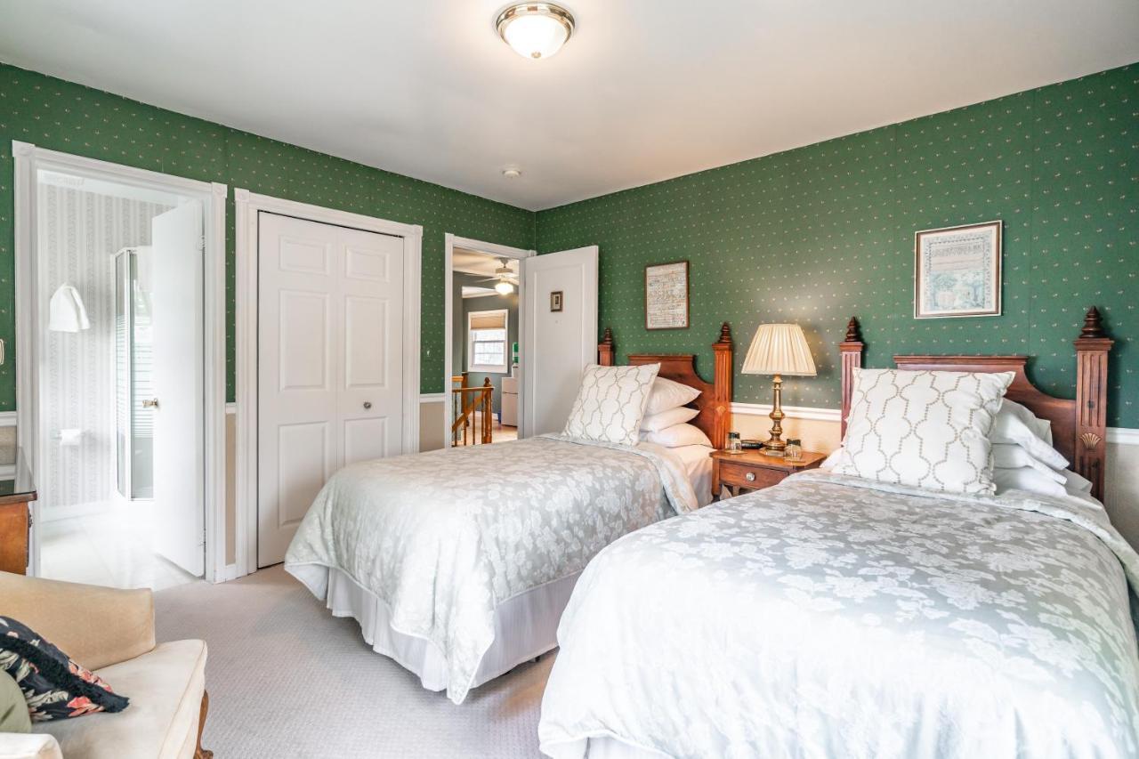 Abacot Hall Bed & Breakfast Niagara-on-the-Lake Екстериор снимка