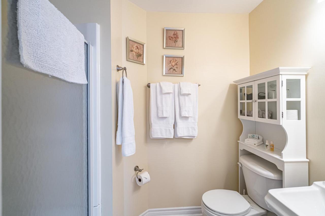 Abacot Hall Bed & Breakfast Niagara-on-the-Lake Екстериор снимка