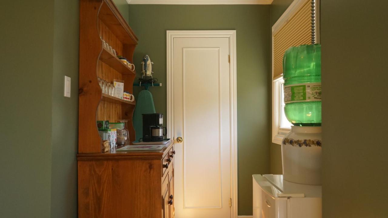 Abacot Hall Bed & Breakfast Niagara-on-the-Lake Екстериор снимка